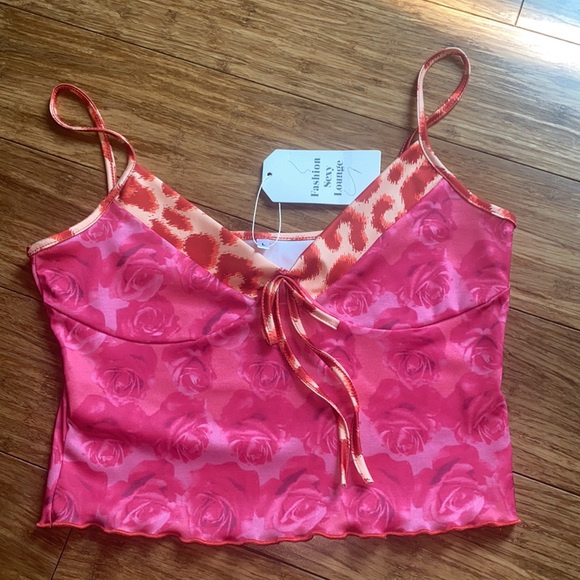 hot pink sexy top🌺 - Picture 2 of 4